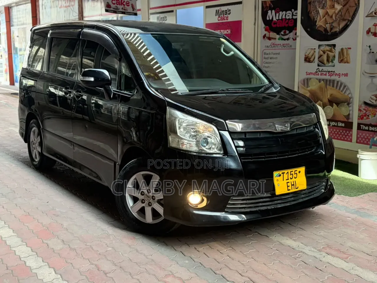 Toyota Noah 2.0 143hp FWD (8 Seater) 2009 Black
