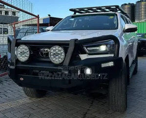 Toyota Hilux 2024 Ivory