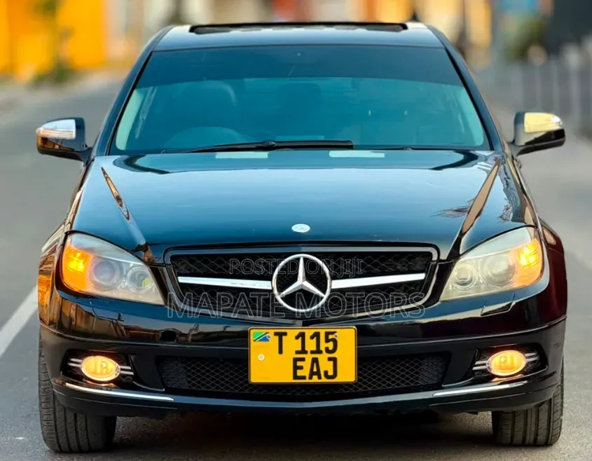Mercedes-Benz C200 2010 Black