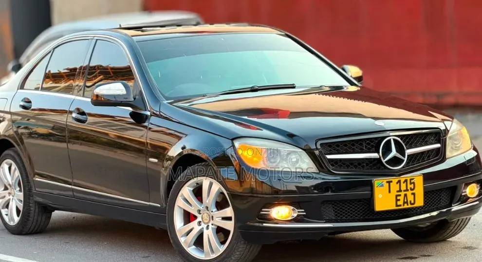 Mercedes-Benz C200 2010 Black