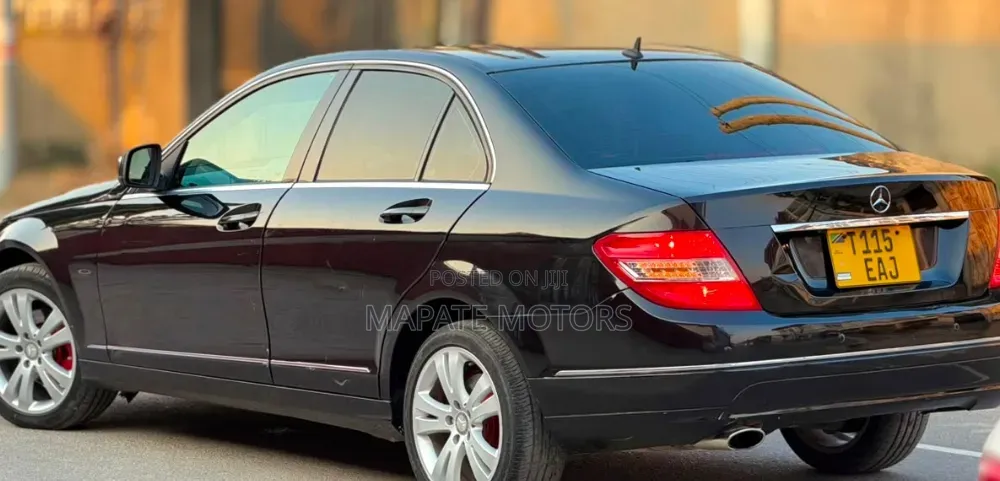 Mercedes-Benz C200 2010 Black
