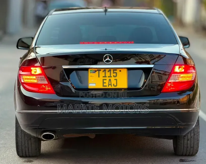 Mercedes-Benz C200 2010 Black