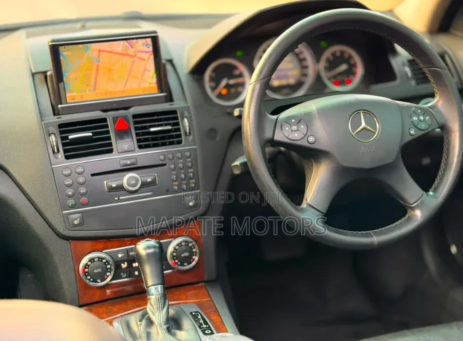 Mercedes-Benz C200 2010 Black