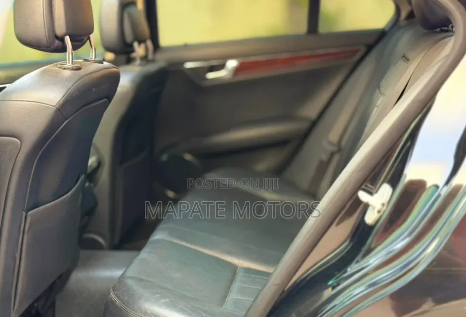 Mercedes-Benz C200 2010 Black