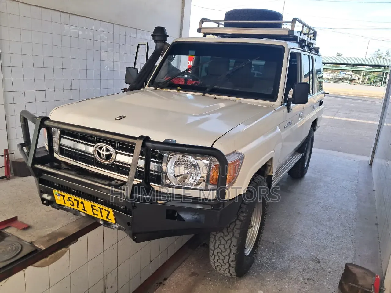 Toyota Land Cruiser 2013 White