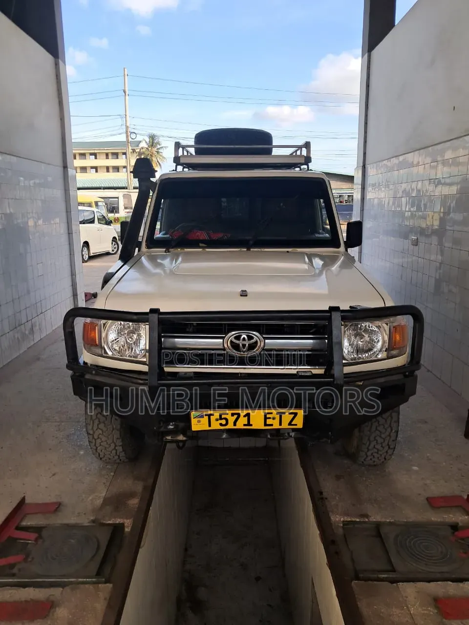 Toyota Land Cruiser 2013 White