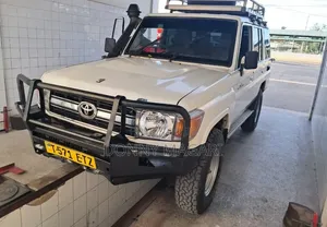 Toyota Land Cruiser 2013 White