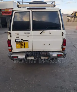 Toyota Land Cruiser 2013 White