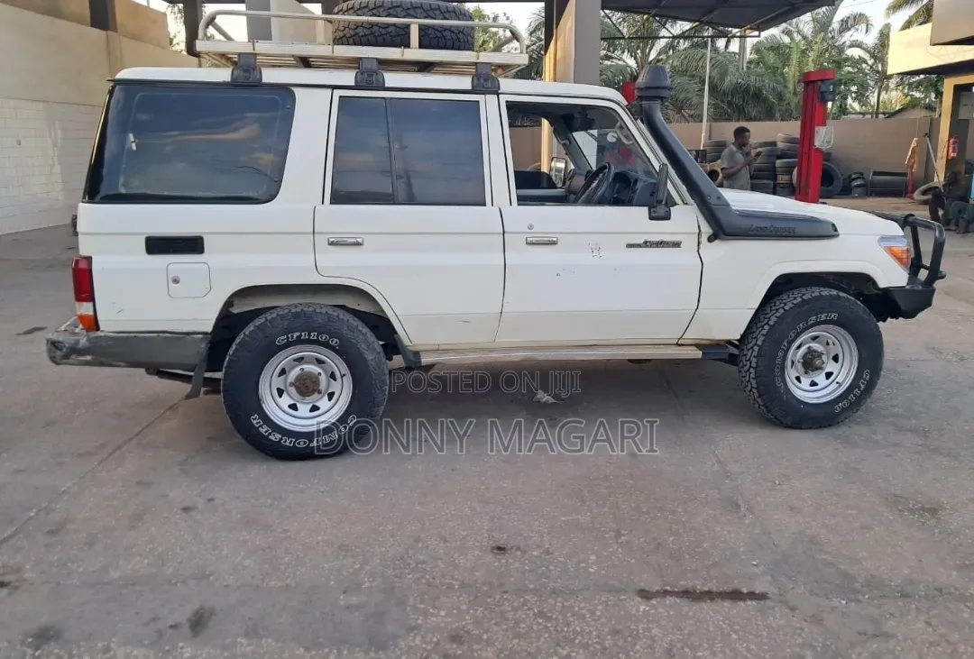 Toyota Land Cruiser 2013 White