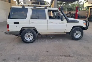 Toyota Land Cruiser 2013 White