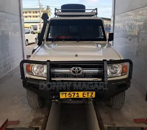 Toyota Land Cruiser 2013 White