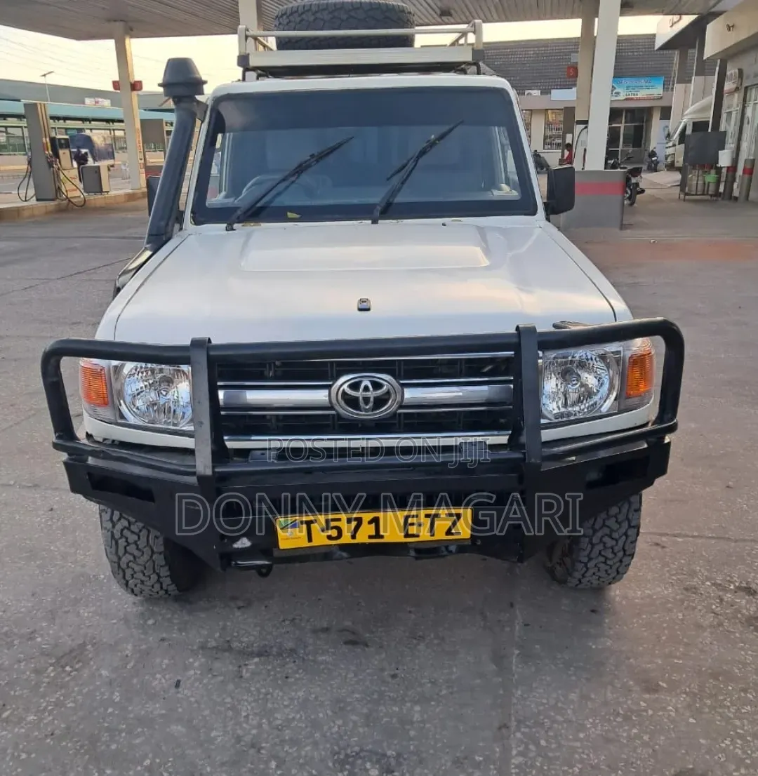 Toyota Land Cruiser 2013 White
