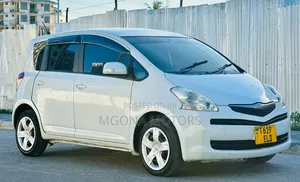 Toyota Ractis 2006 White