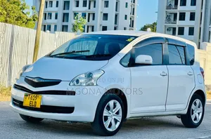 Toyota Ractis 2006 White