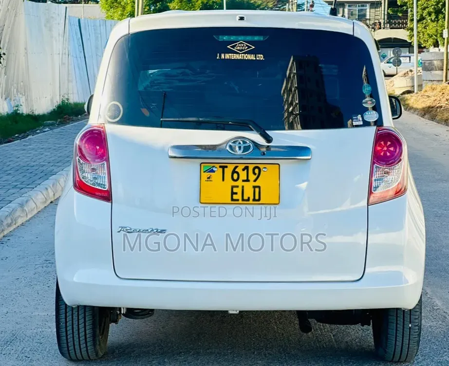 Toyota Ractis 2006 White