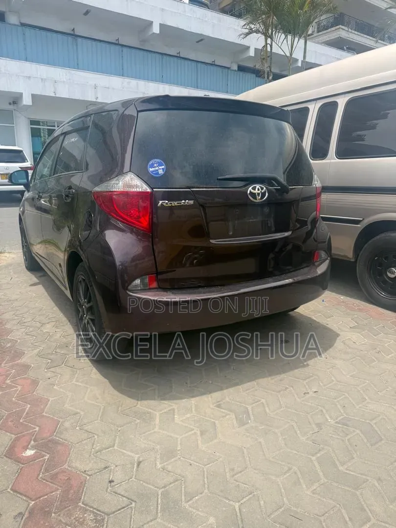 Toyota Ractis 1.3 FWD 2011 Black