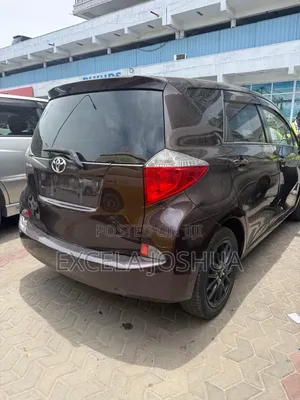 Toyota Ractis 1.3 FWD 2011 Black