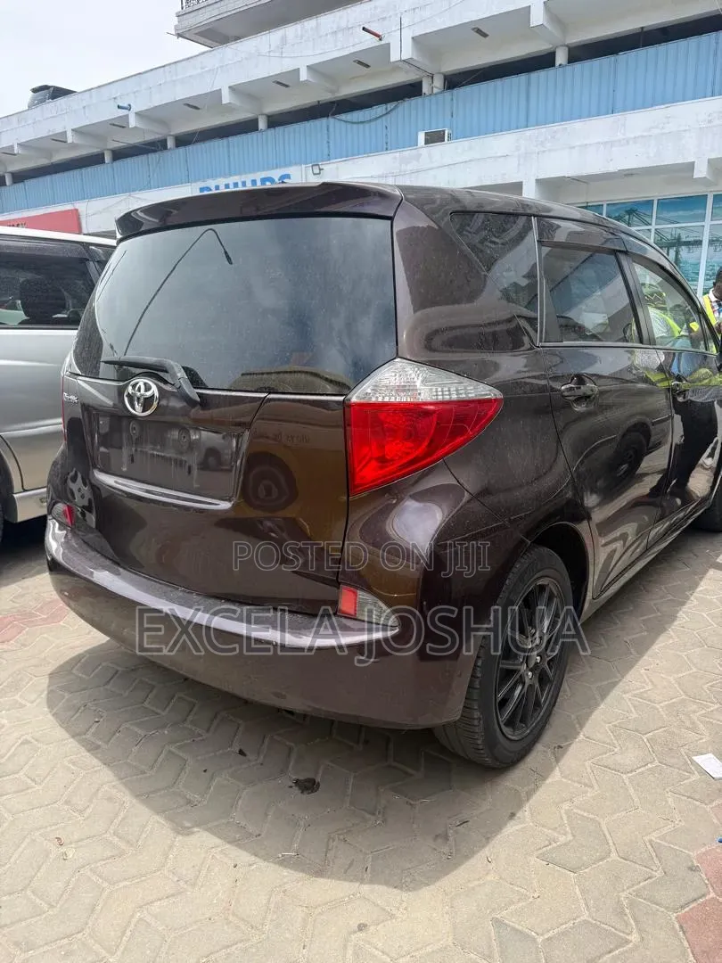 Toyota Ractis 1.3 FWD 2011 Black