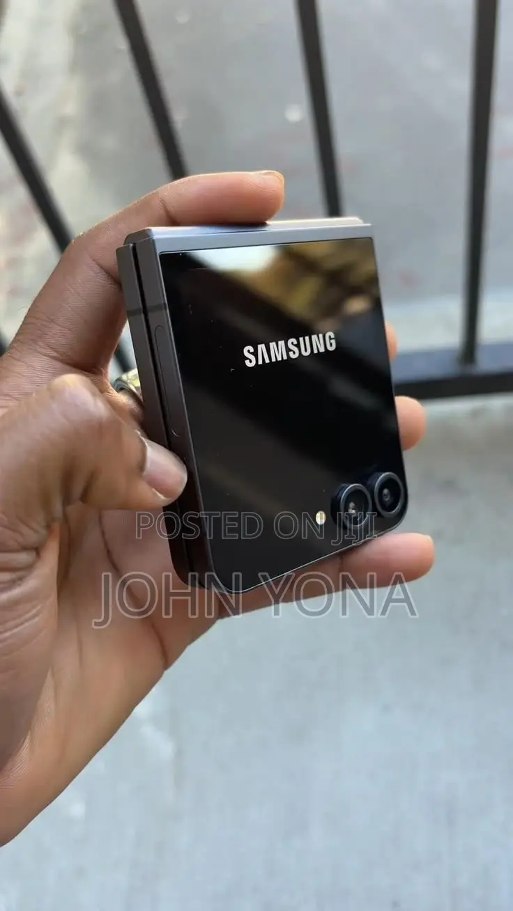 New Samsung Galaxy Z Flip 5 256 GB Black