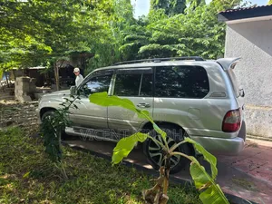 Toyota Land Cruiser Prado 2000 Ivory