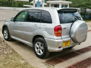 Toyota RAV4 Automatic 2000 Silver