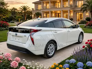 Toyota Prius Plug-In Hybrid 2017 White
