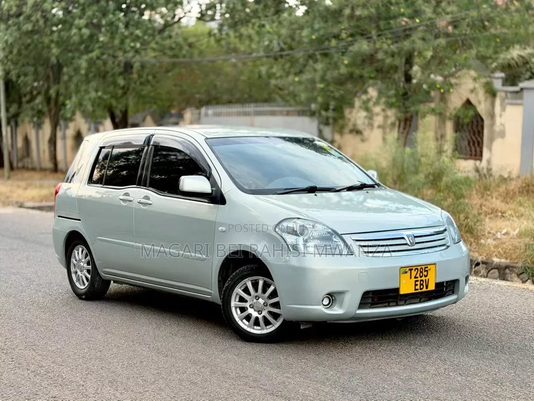 Toyota Raum 2005 Silver
