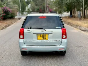 Toyota Raum 2005 Silver