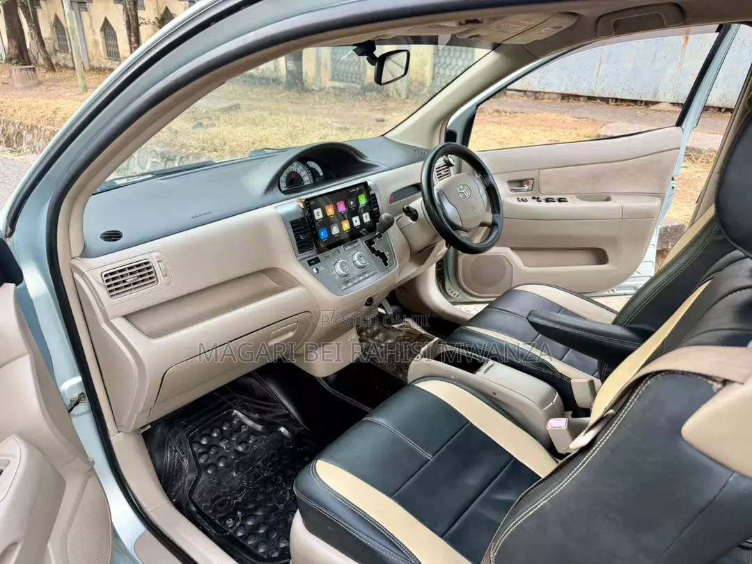 Toyota Raum 2005 Silver