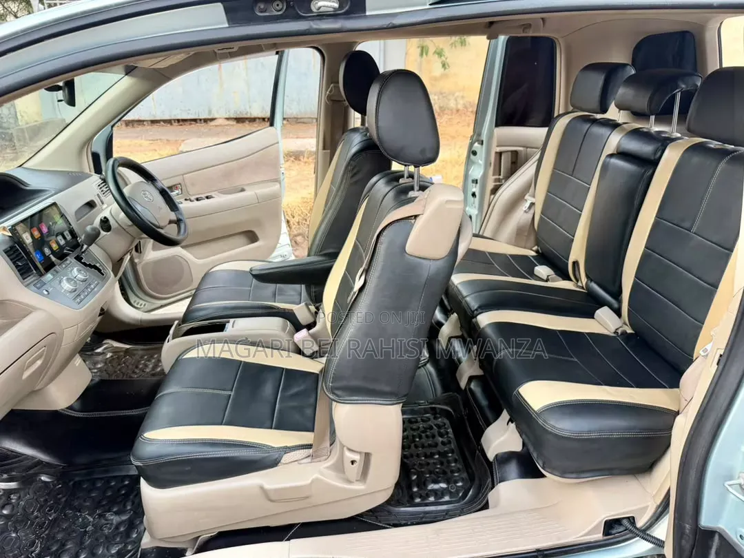 Toyota Raum 2005 Silver
