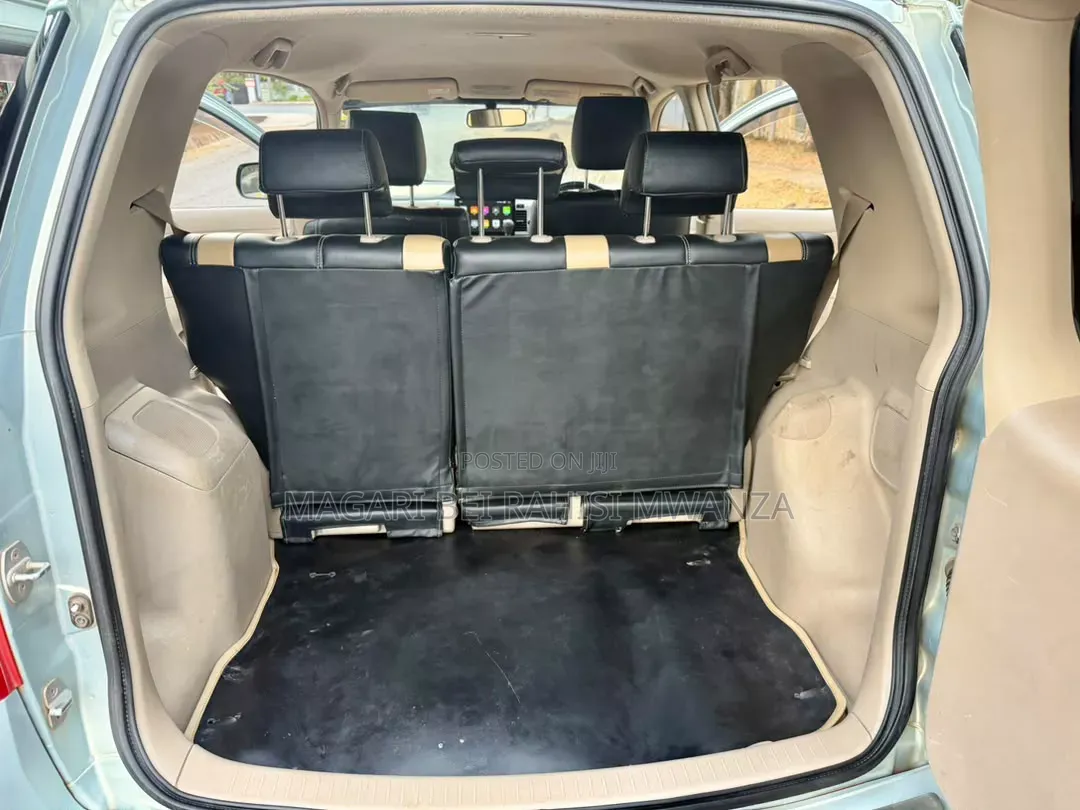 Toyota Raum 2005 Silver