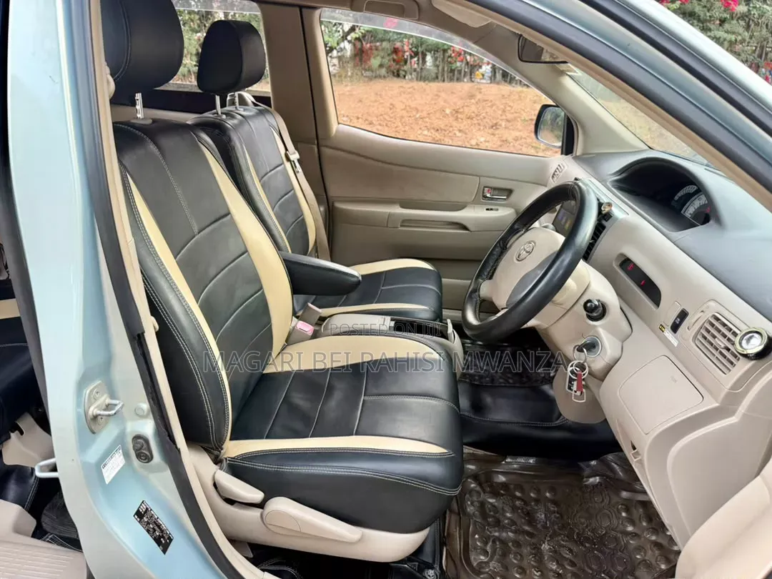 Toyota Raum 2005 Silver