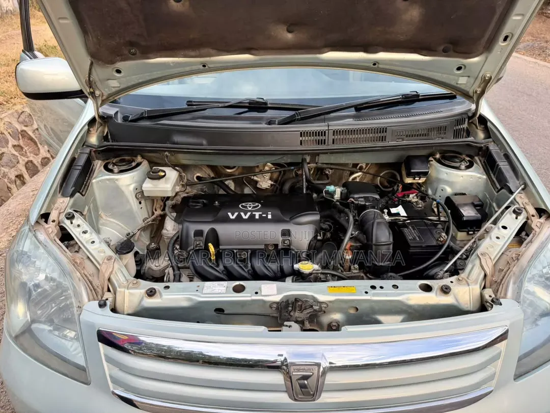 Toyota Raum 2005 Silver