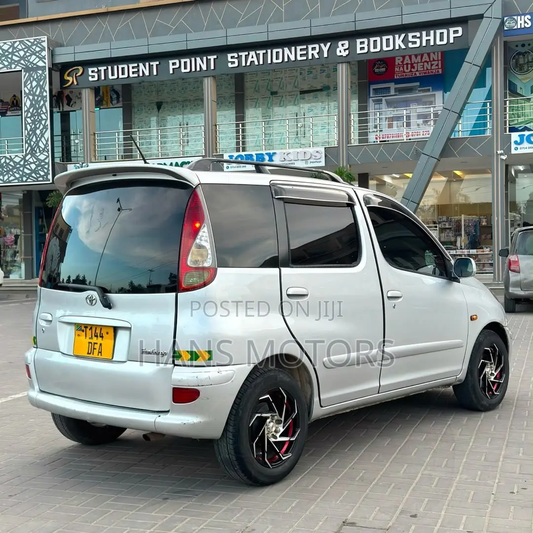 Toyota Fun Cargo 2004 Silver