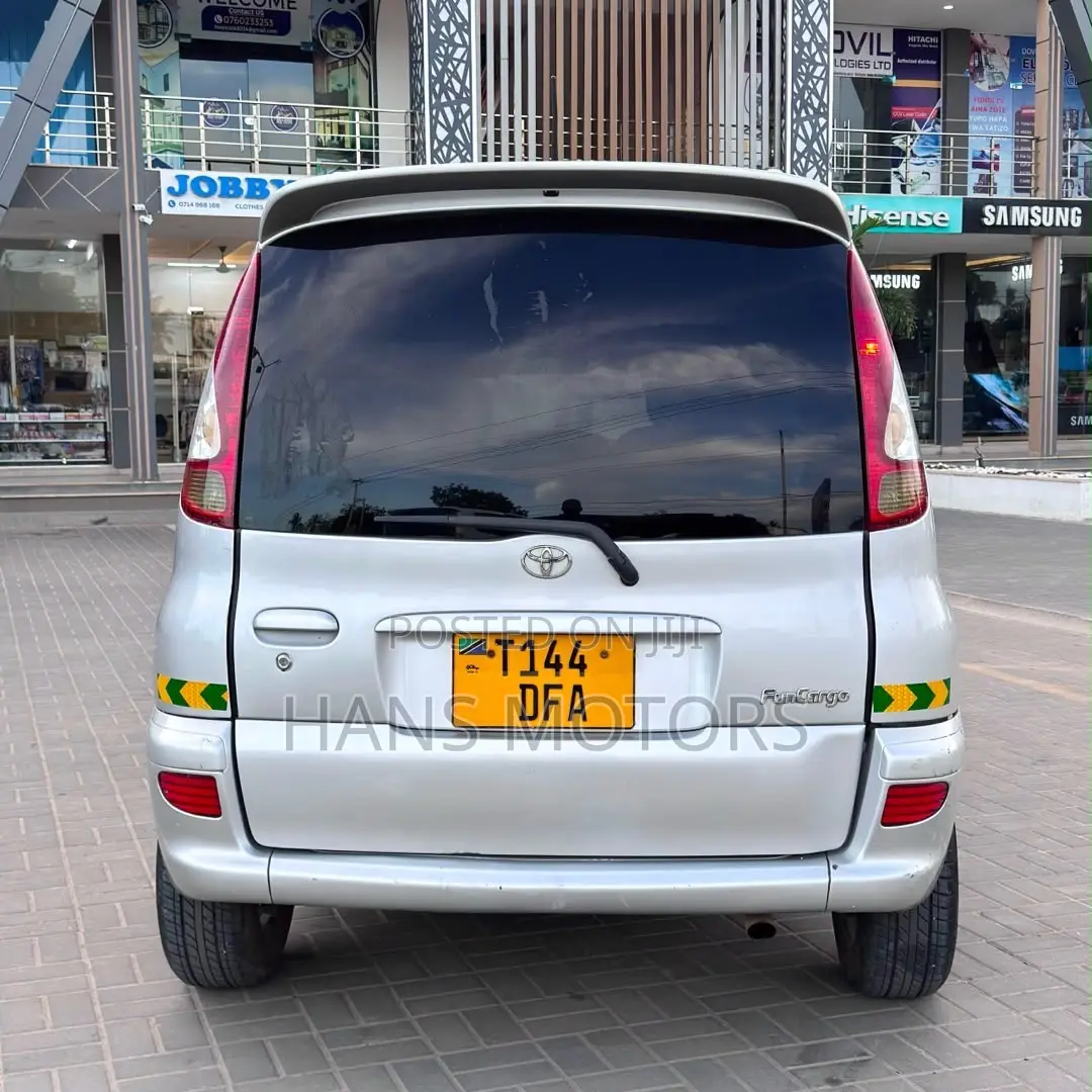 Toyota Fun Cargo 2004 Silver