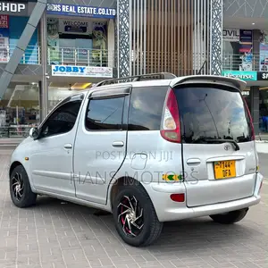 Toyota Fun Cargo 2004 Silver