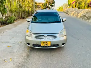 Toyota Raum 2004 Silver