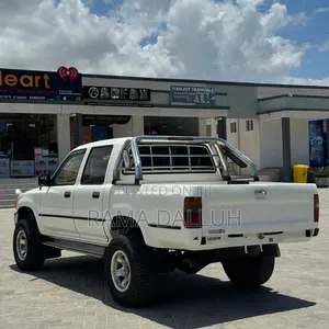 Toyota Hilux 1999 White