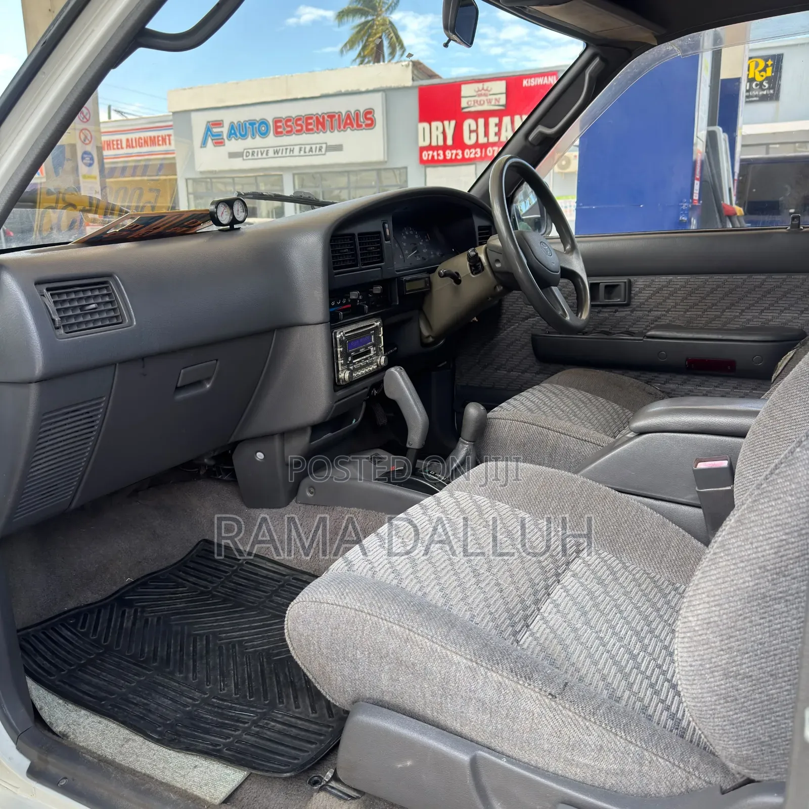 Toyota Hilux 1999 White