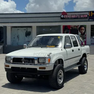 Toyota Hilux 1999 White