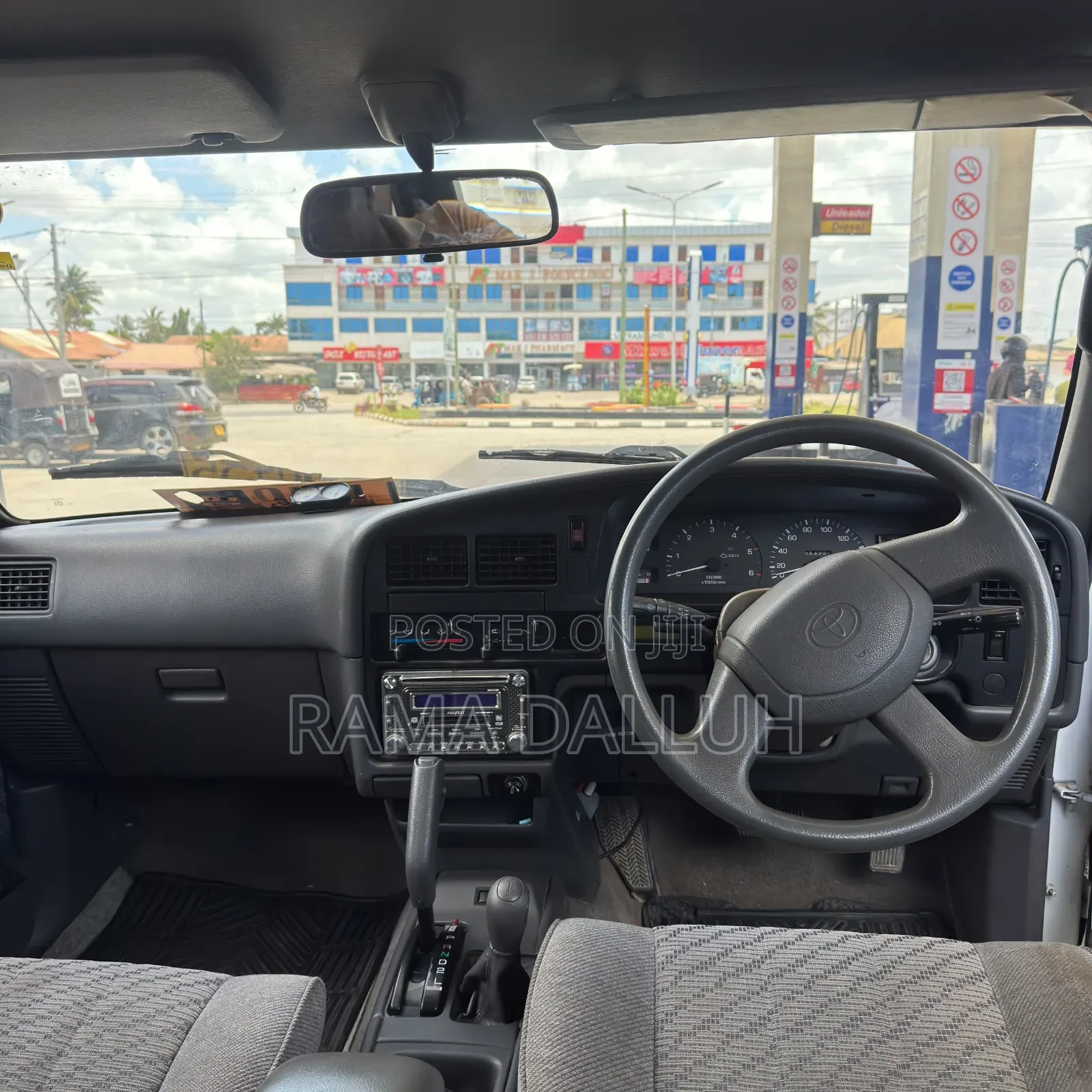 Toyota Hilux 1999 White