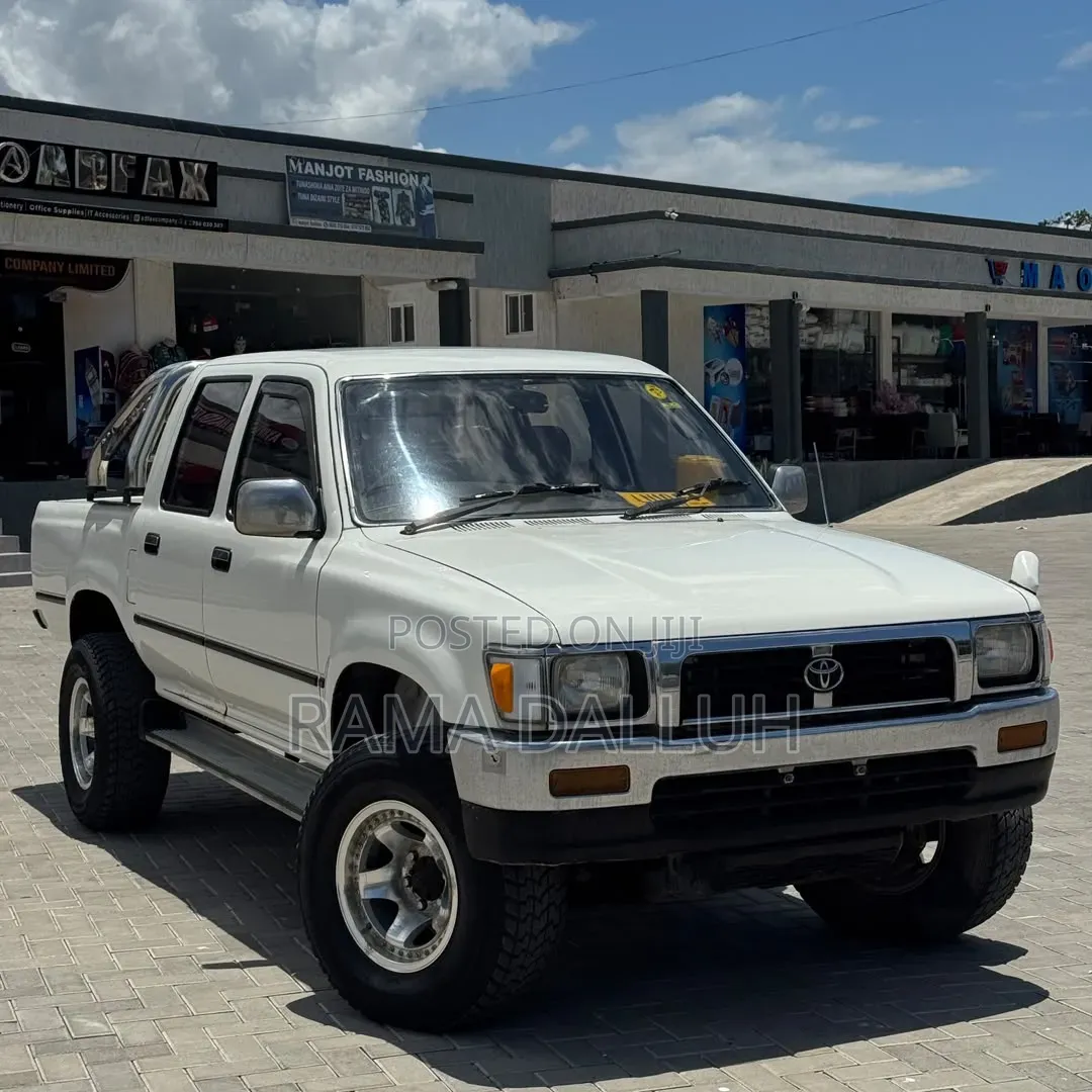 Toyota Hilux 1999 White