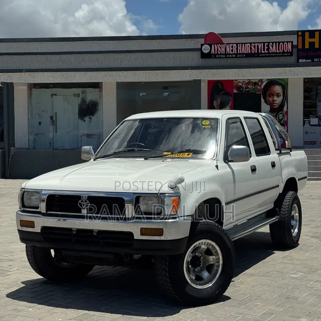 Toyota Hilux 1999 White