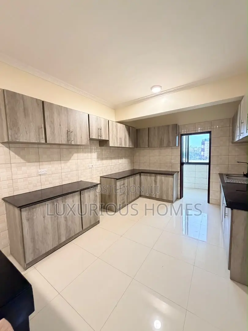 Furnished 4bdrm Apartment in Upanga West for rent
