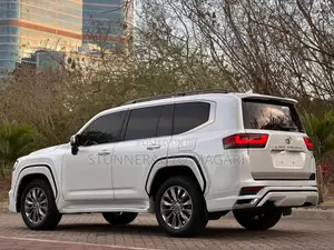 Toyota Land Cruiser 2023 Pearl