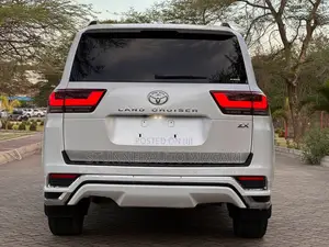 Toyota Land Cruiser 2023 Pearl