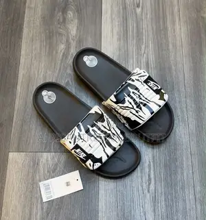 Nike Offcourt Adjust Slides Sandals Featuring Adjustable Camo Straps