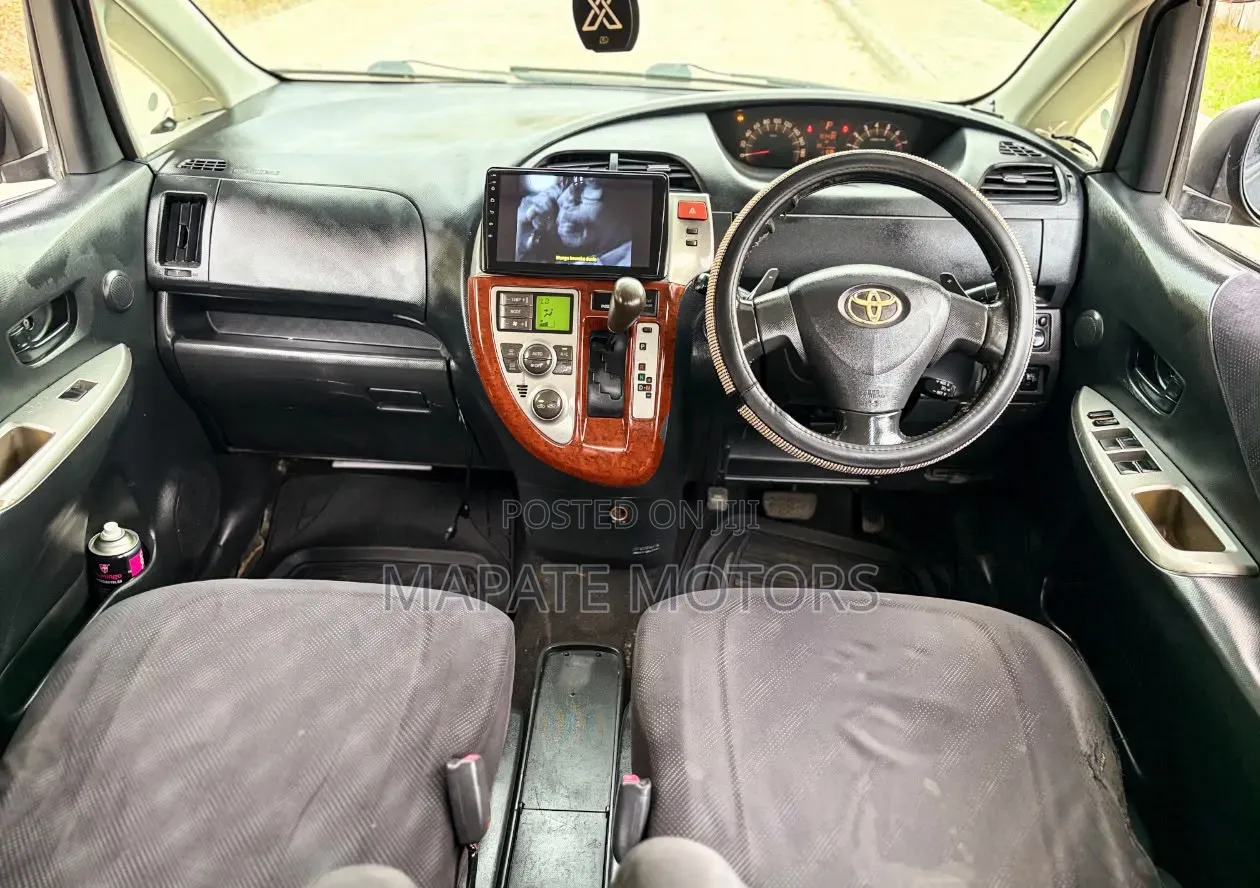Toyota Ractis 1.5 AWD 2006 Black