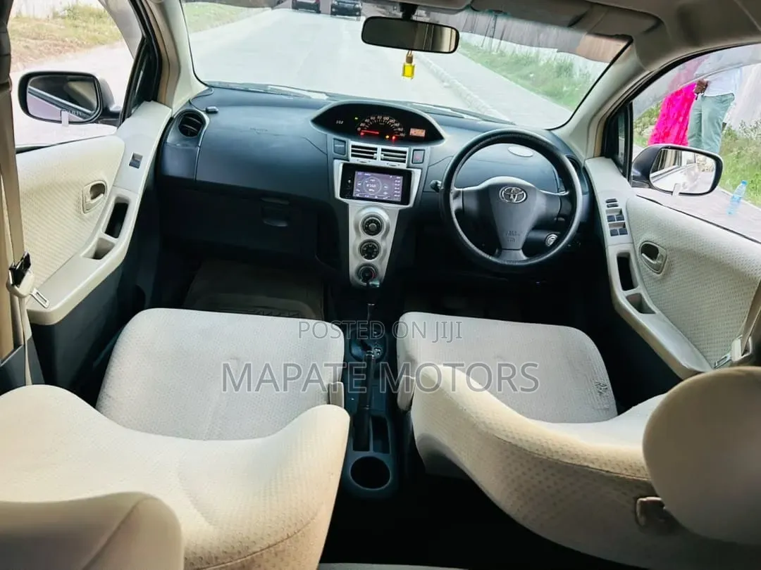 Toyota Vitz 1.0 FWD 5dr 2006 Silver