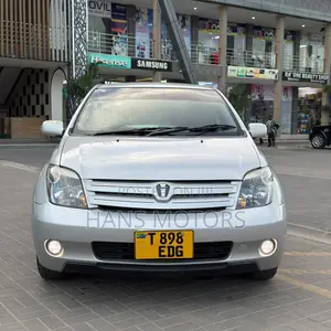 Toyota IST 2004 Silver
